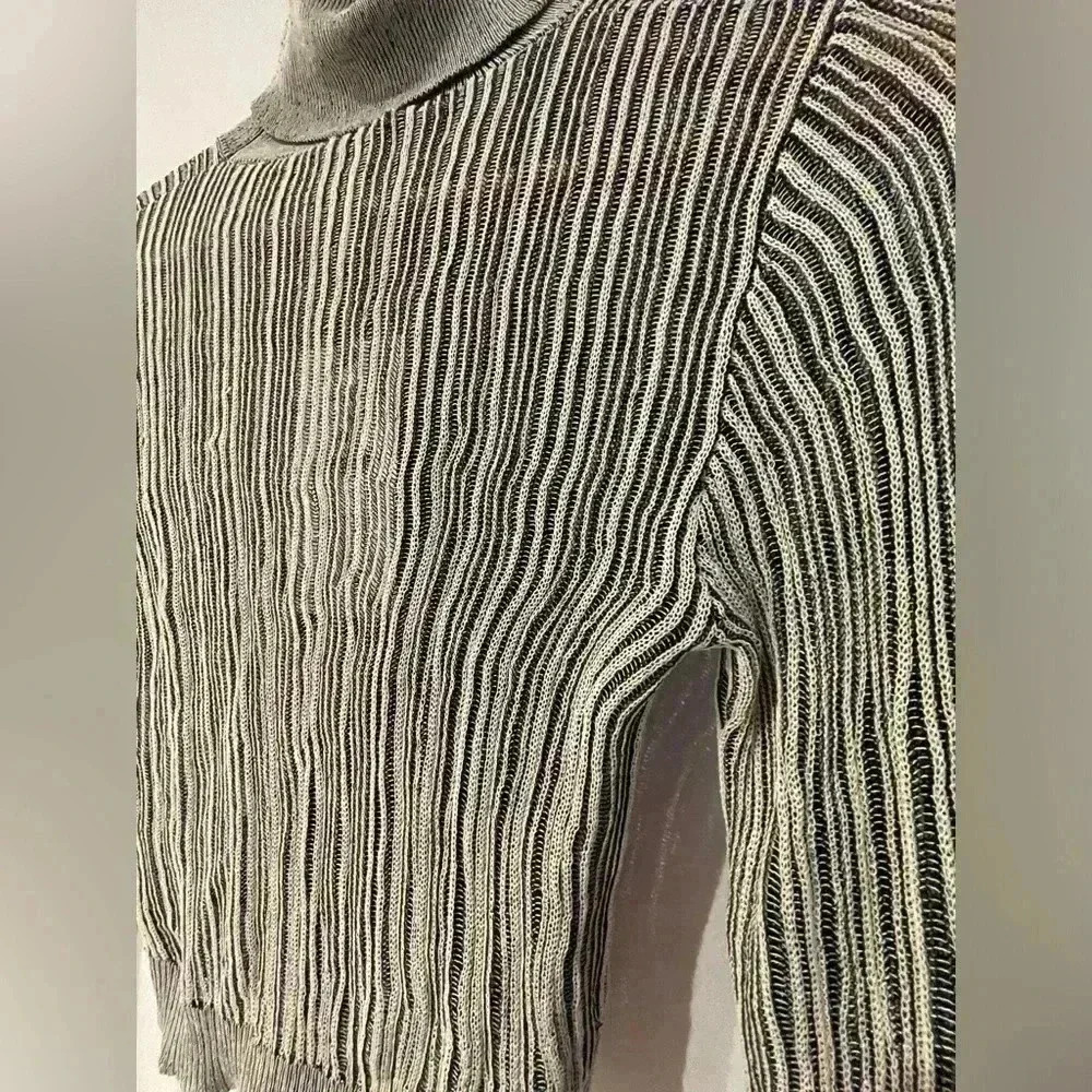 Knit turtle Neck Top - Picture 2 of 6